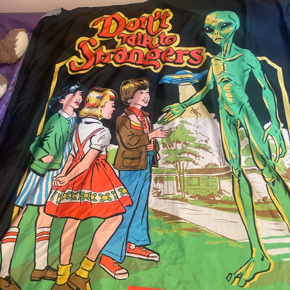 dont talk to strangers alien and kids tapestry